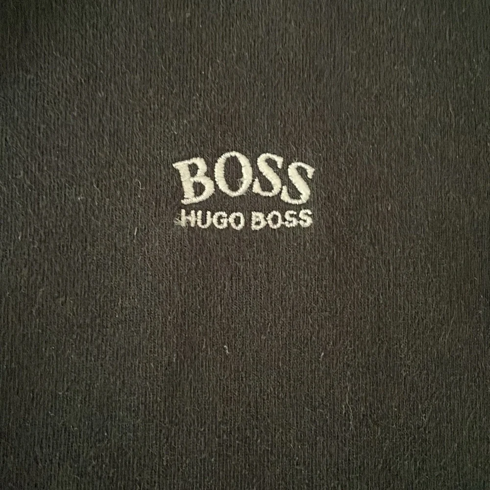 Hugo boss sweatshirt, black, and white extra extra large - Picture 4 of 5